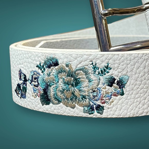 White House Black Market Women’s White Leather Floral Embroidered Hip Belt - XS - Picture 3 of 8